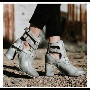 Freebird shoes (style: Teddy) - size 10